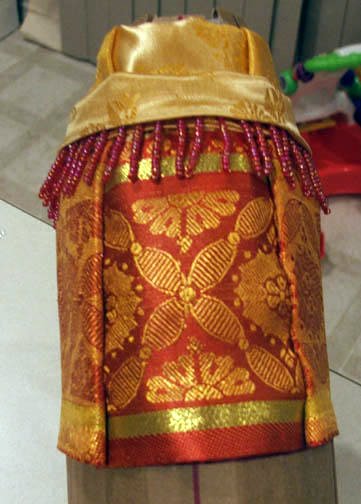 12. Sari Apron, closeup